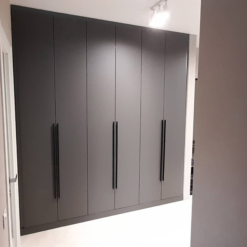 Встроенные распашные шкафы-Встраиваемый шкаф с распашными дверями «Модель 18»-фото1